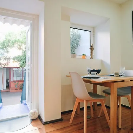 New - Swallow's Garden Apartment